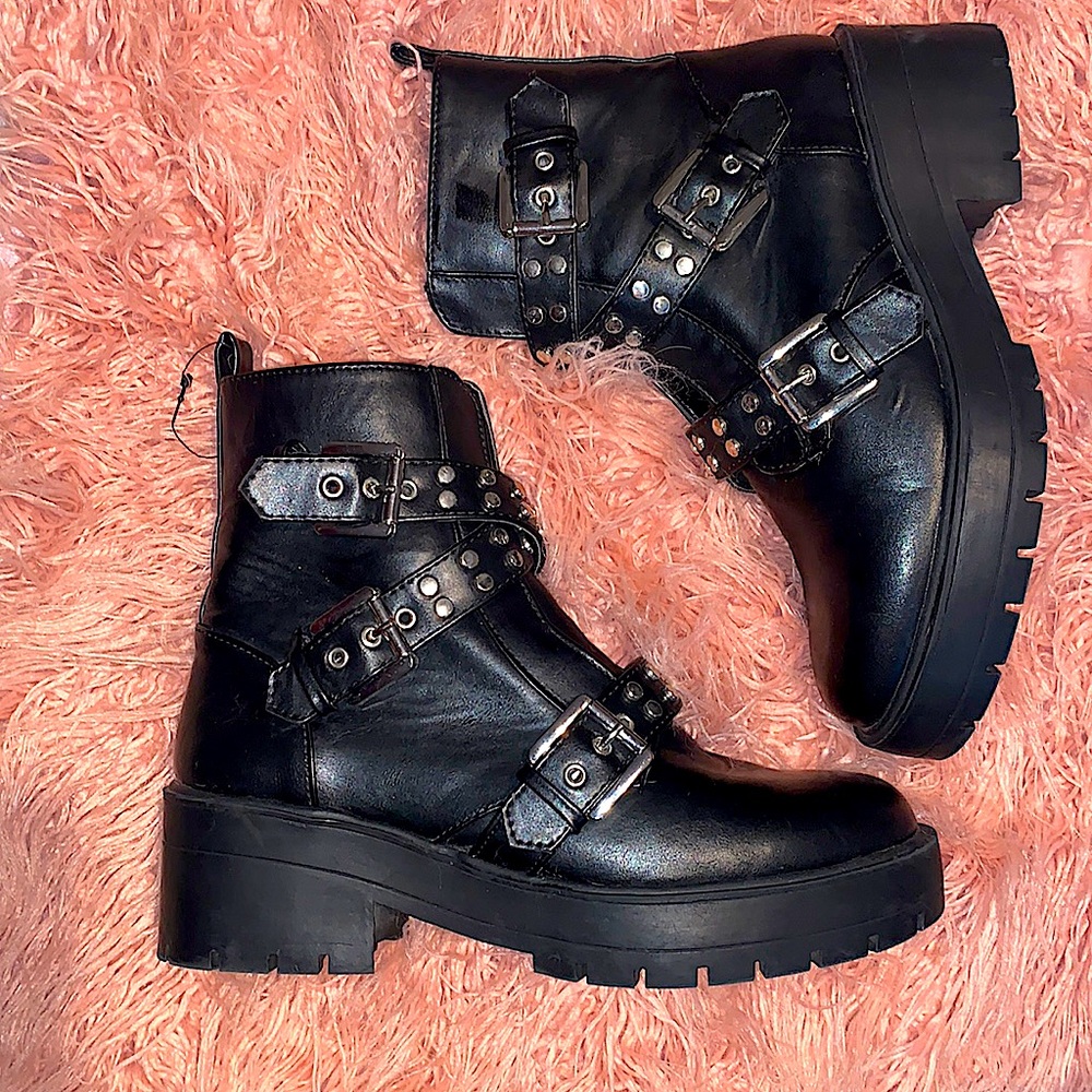 Combat boots